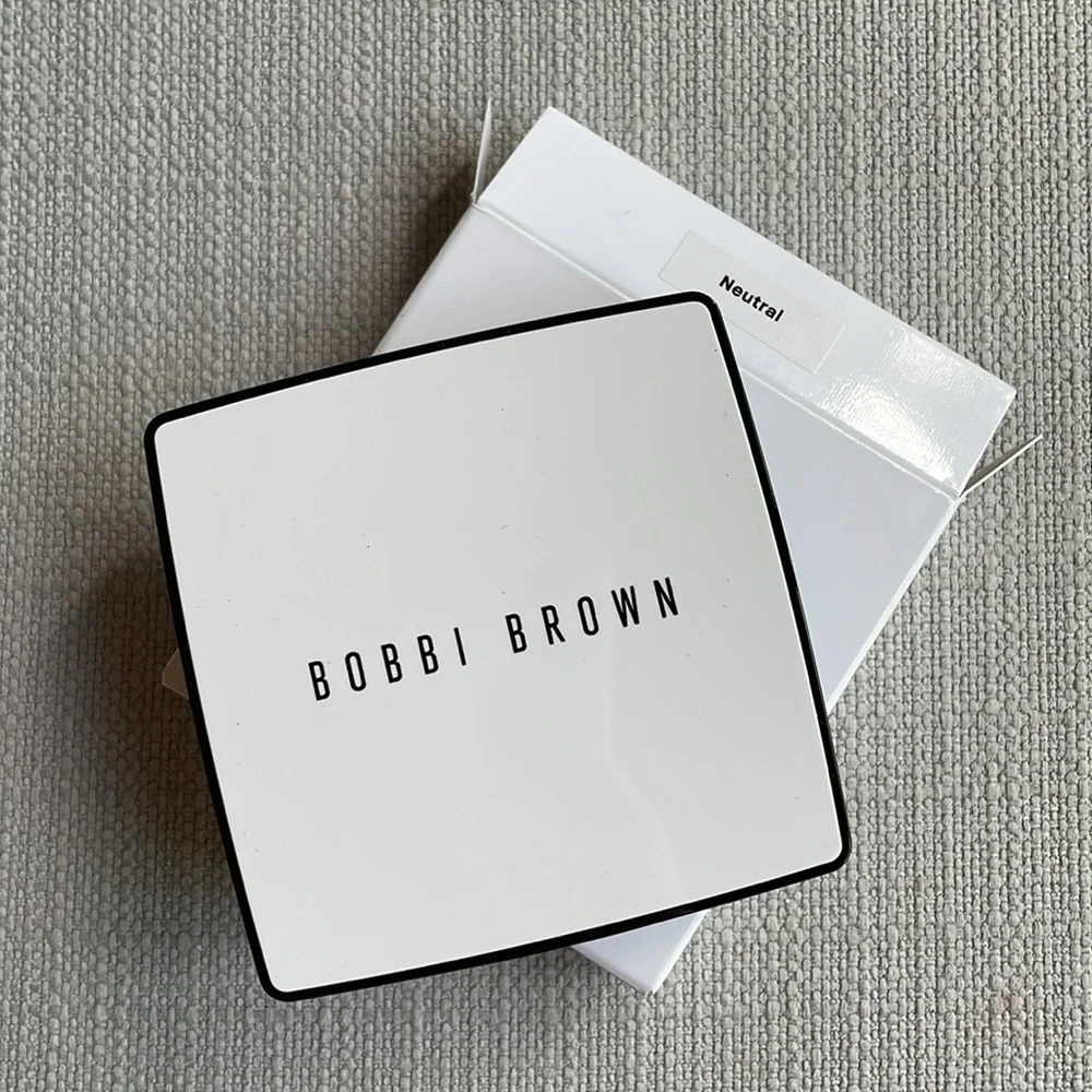 Bobbi Brown Vitamin Enriched Pressed Finishing Powder - neutral